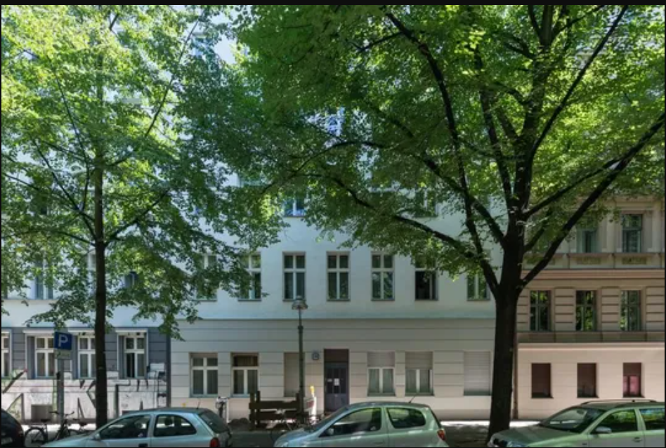 Home ownership in a popular Berlin neighborhood: Rented 3-room old building in Kreuzberg in Berlin — photo 3