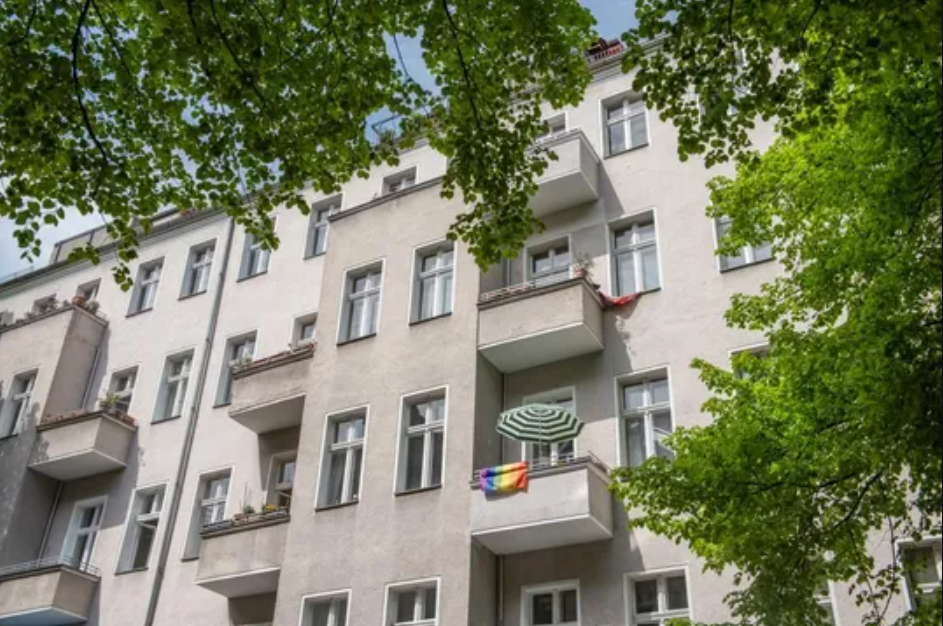 Security in old age: With a rented 2-room apartment near Sonnenallee in Berlin — photo 2