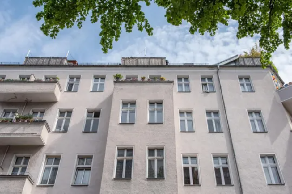 Security in old age: With a rented 2-room apartment near Sonnenallee in Berlin — photo 4