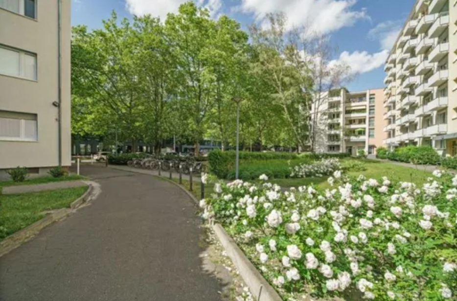Good prospects for investors - rented condominium in Berlin-Wilmersdorf in Berlin — photo 2
