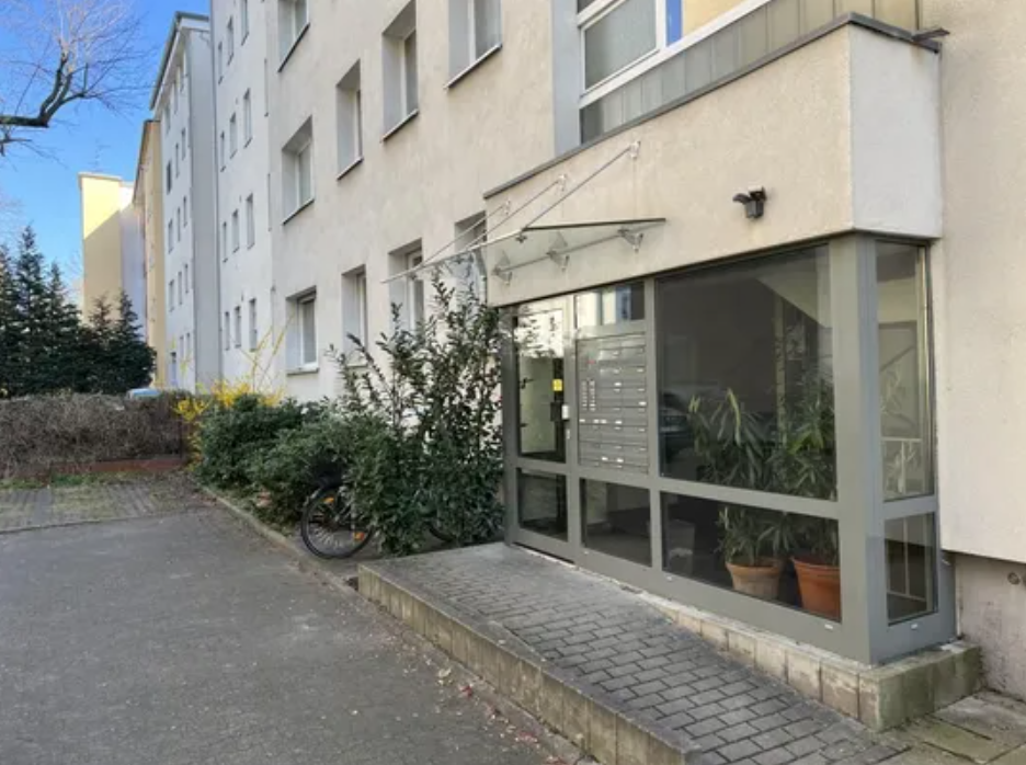 Solidly rented apartment near Prager Platz for investment in Berlin — photo 2