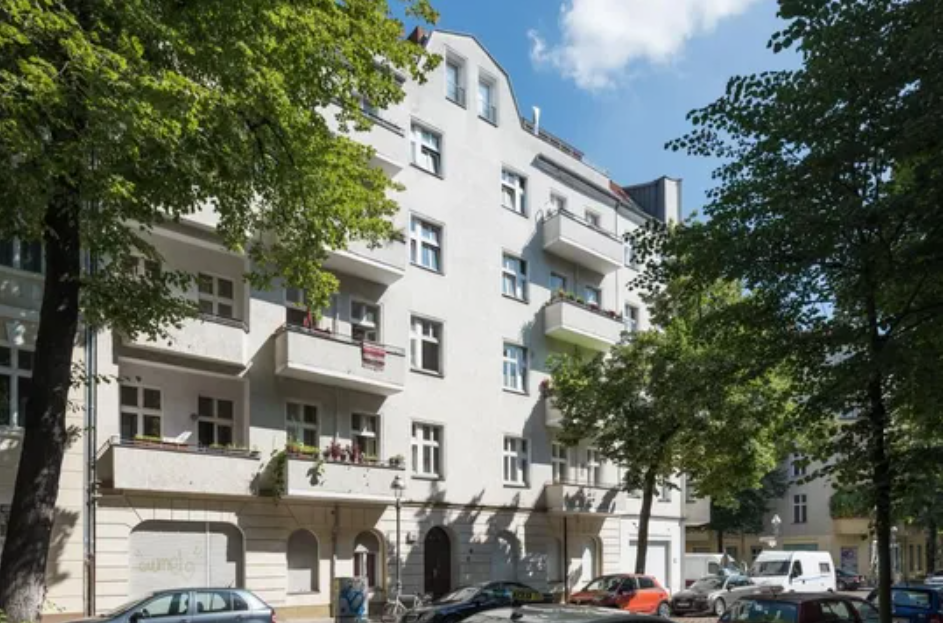 Become a homeowner: Rented 2-room apartment with balcony in Neukölln in Berlin — photo 4
