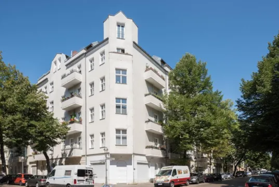 Become a homeowner: Rented 2-room apartment with balcony in Neukölln in Berlin — photo 5