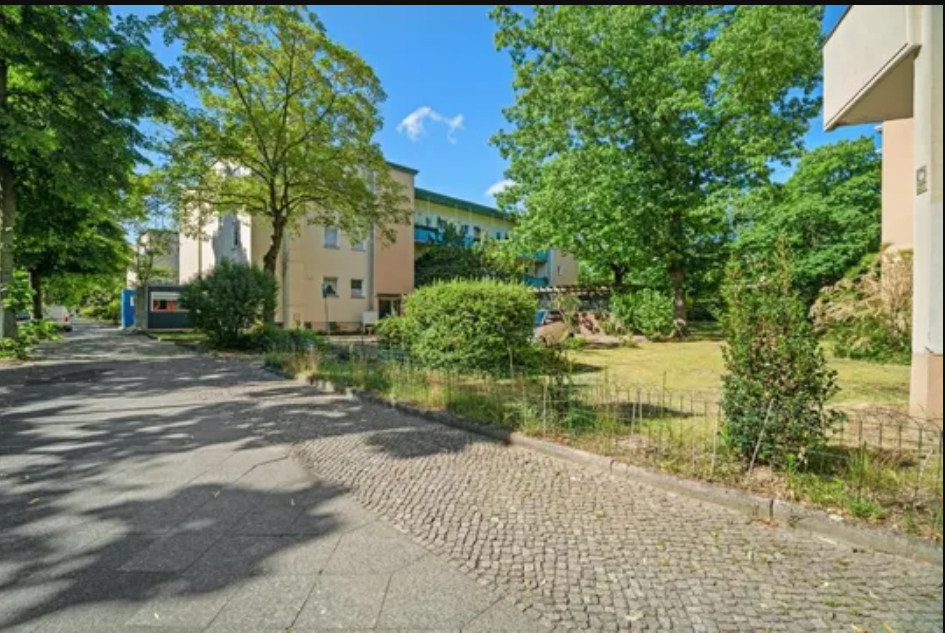 Charming 3-room apartment (rented) for investment in Berlin — photo 4