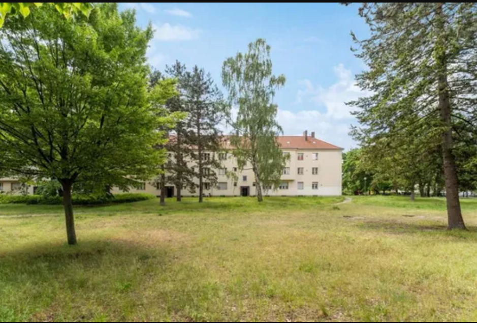 Investment! Bright rented apartment in a listed residential complex in Berlin — photo 2