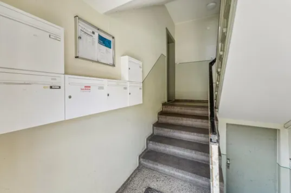 Investment! Bright rented apartment in a listed residential complex in Berlin — photo 3