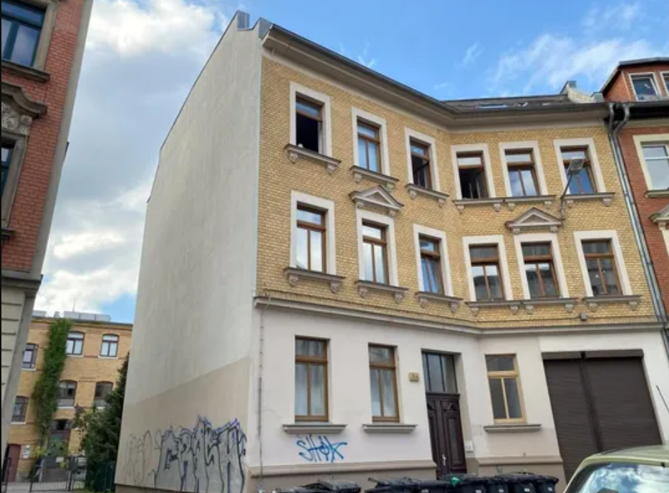 Residential and commercial building with 7 apartments and 1 retail unit - close to the Lindenauer Markt. in Leipzig — photo 2