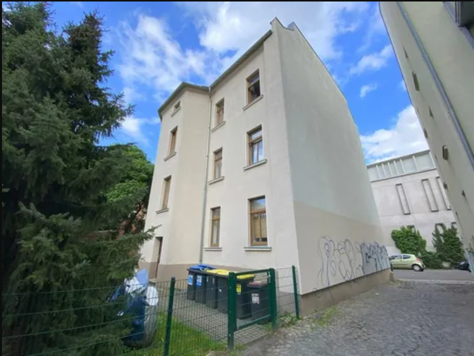 Residential and commercial building with 7 apartments and 1 retail unit - close to the Lindenauer Markt. in Leipzig — photo 3