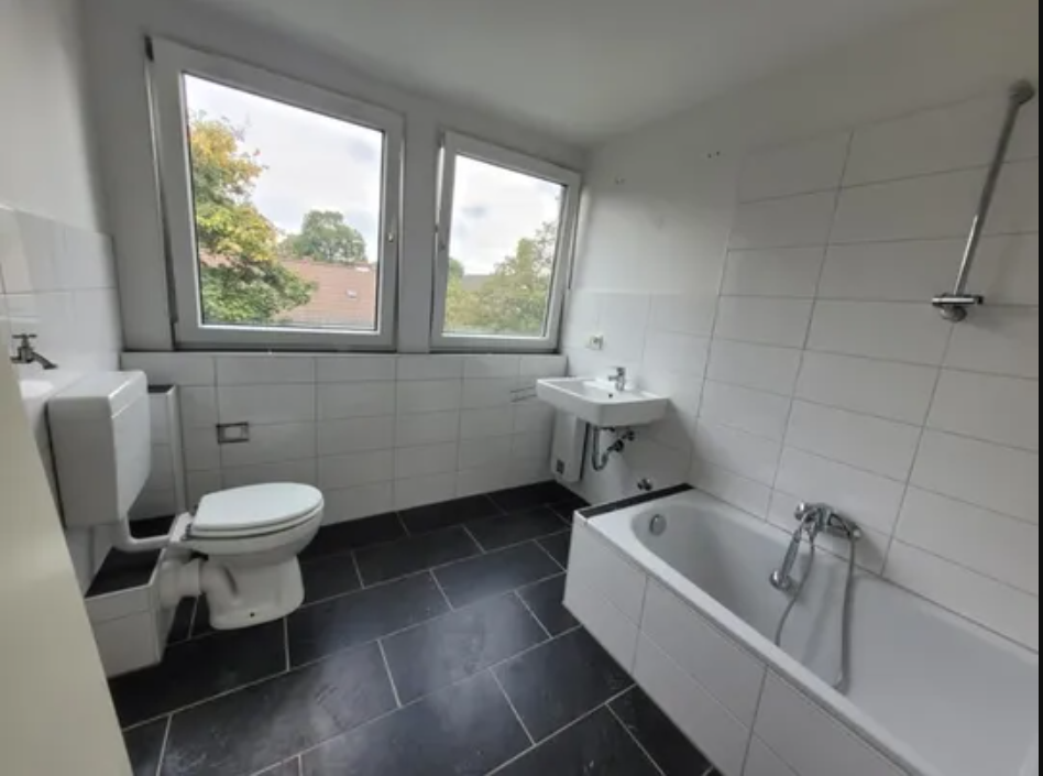 Bonn Alt-Tannenbusch. Renovated 2-room apartment on Paulusplatz in Bonn — photo 3