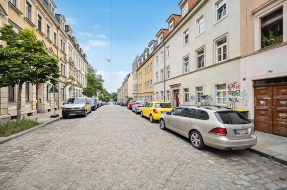 Charming apartment building in a prime location in Dresden's Neustadt district in Dresden — photo 4