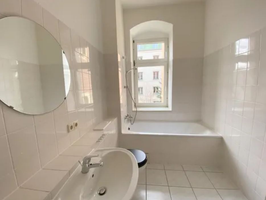 A unique opportunity for owner-occupiers or investors! Two immediately available apartments next to each other. in Dresden — photo 4
