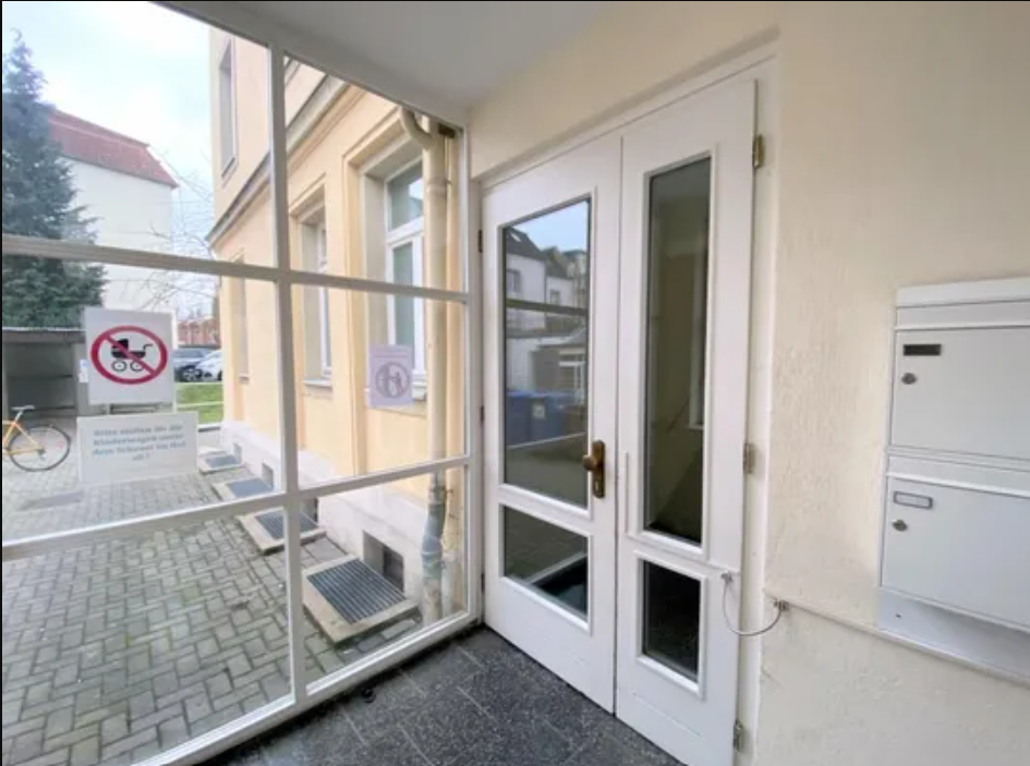 Attractive investment: residential and commercial building with solid leasing in Dresden-Naußlitz. in Dresden — photo 4