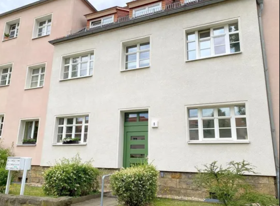 Ready-to-move-in 2-room apartment in need of renovation with potential – beautiful living at Dohnaer Platz! in Dresden — photo 2