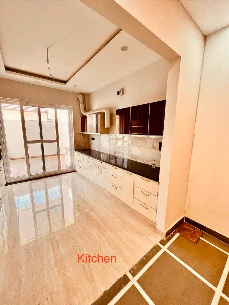 House 1 floor sector 10 dlf in Faridabad — photo 5