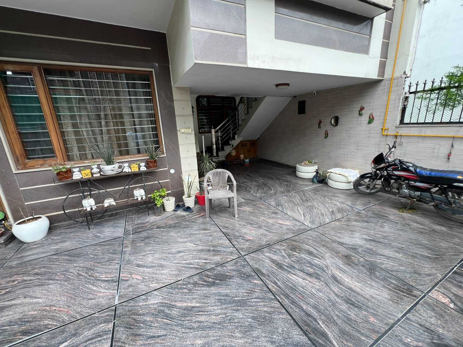 350 gaj dupalx House 4 BHK in Faridabad — photo 3