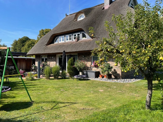 Lakeside Two-Family Home in Neuensien in Neuenstein — photo 2