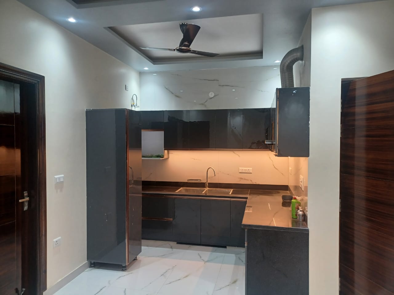 3 BHK 1 floor sector 8 rent available in Faridabad