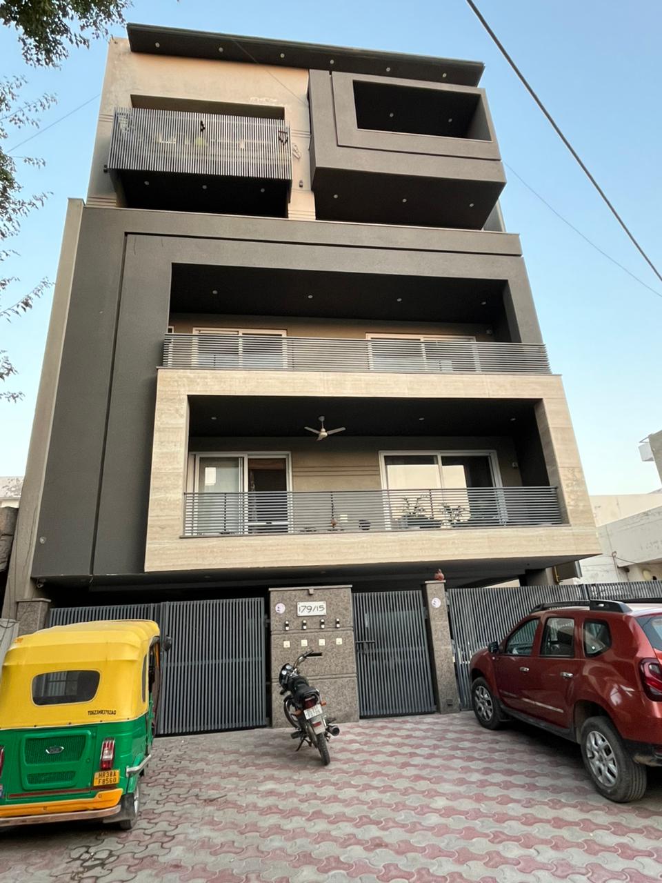 4 BHK apartment available sector 15 in Faridabad