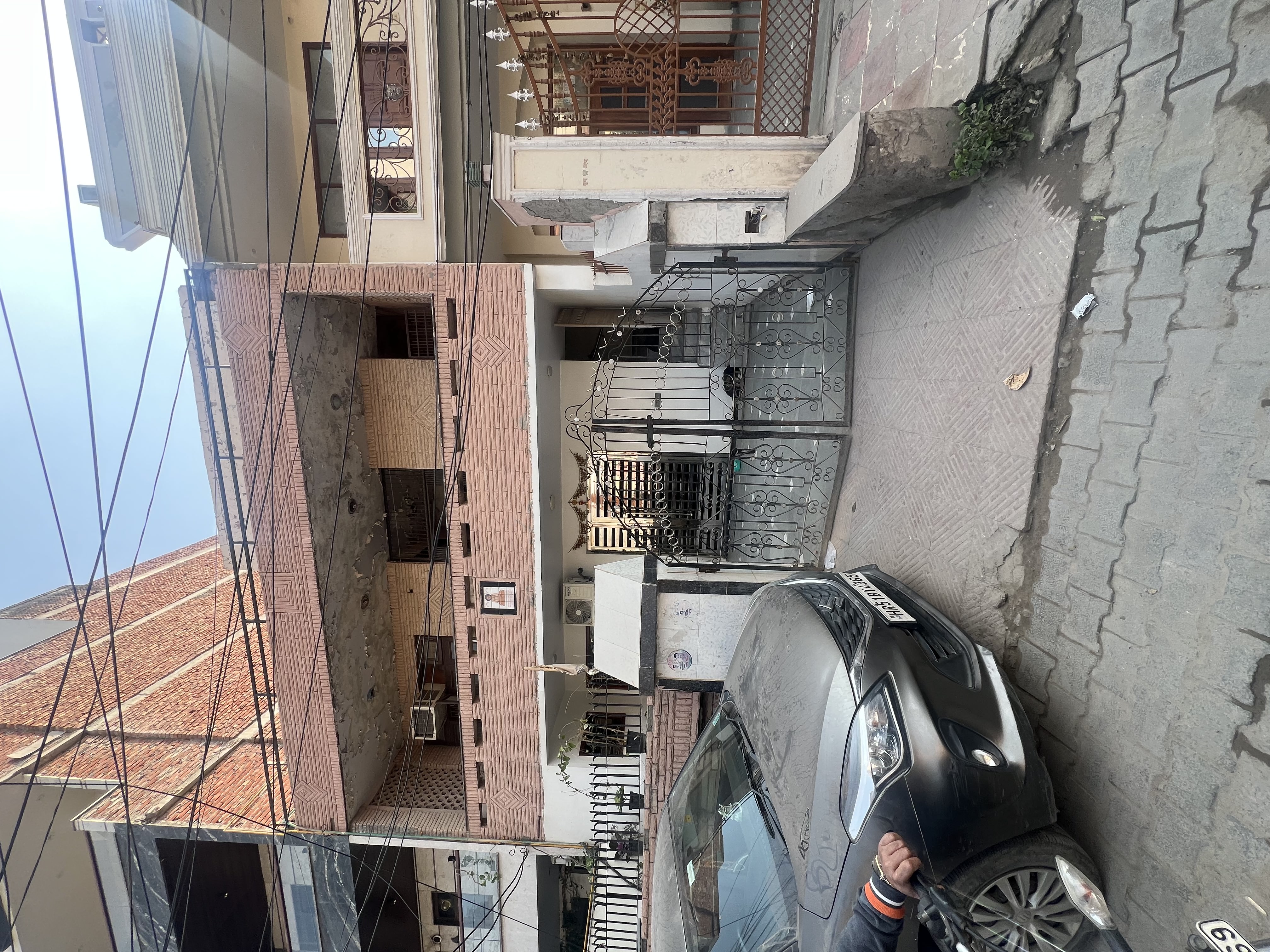 260 Sq. Yd. First Floor with 2-Room Set on Second Floor for Sale in Sector 10, DLF, Near Market, Faridabad – ₹1.25 Cr in Faridabad