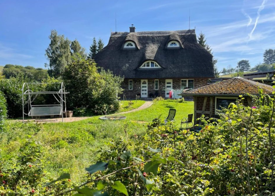 Lakeside Two-Family Home in Neuensien in Neuenstein