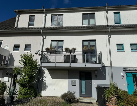 Binz: Modern Townhouse with Garden & Garage in Binz