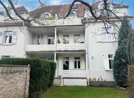 Elegant Multi-Unit Town Villa with Skyline Views in Frankfurt’s Dichterviertel in Frankfurt am Main