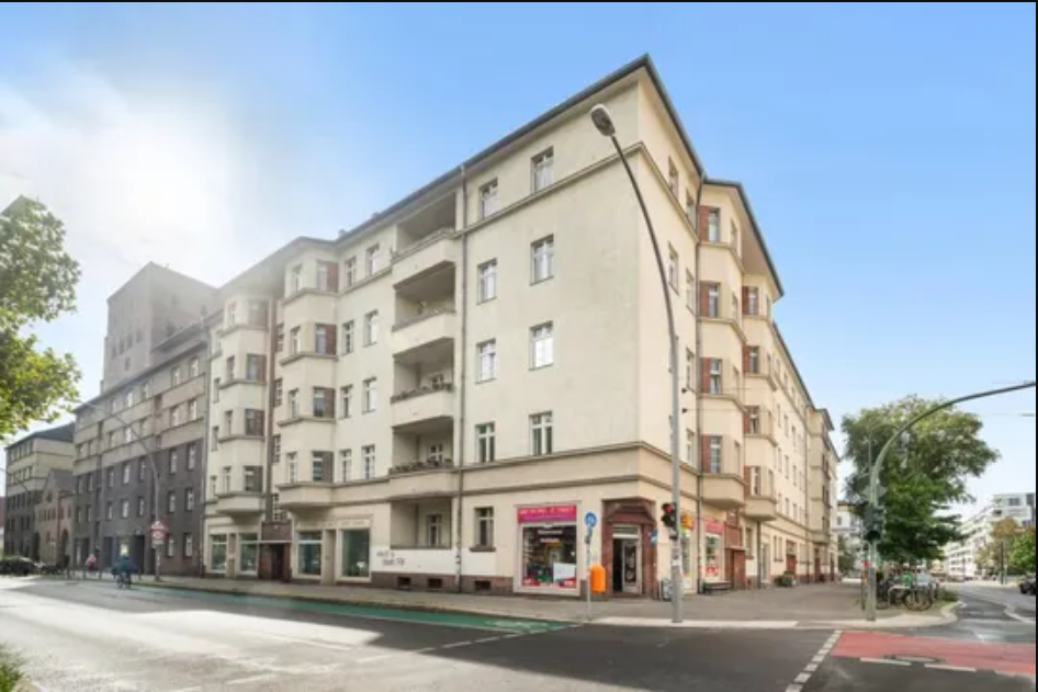 Rented commercial unit for investment in Prenzlauer Berg in Berlin