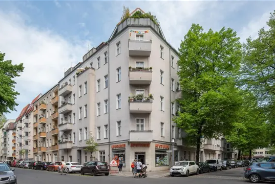 Security in old age: With a rented 2-room apartment near Sonnenallee in Berlin