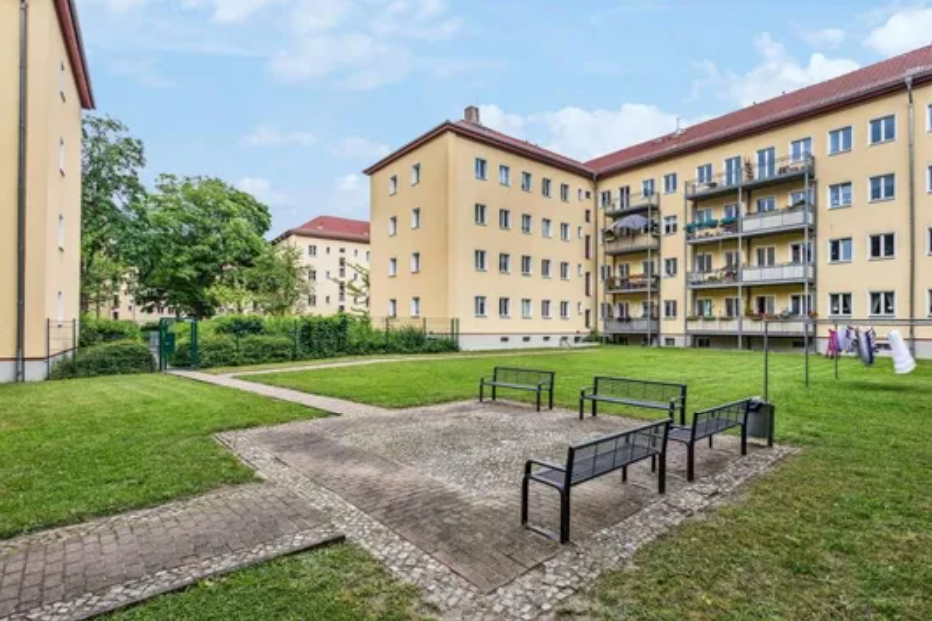 Your new investment! Rented commercial unit in a prime location in Prenzlauer Berg in Berlin