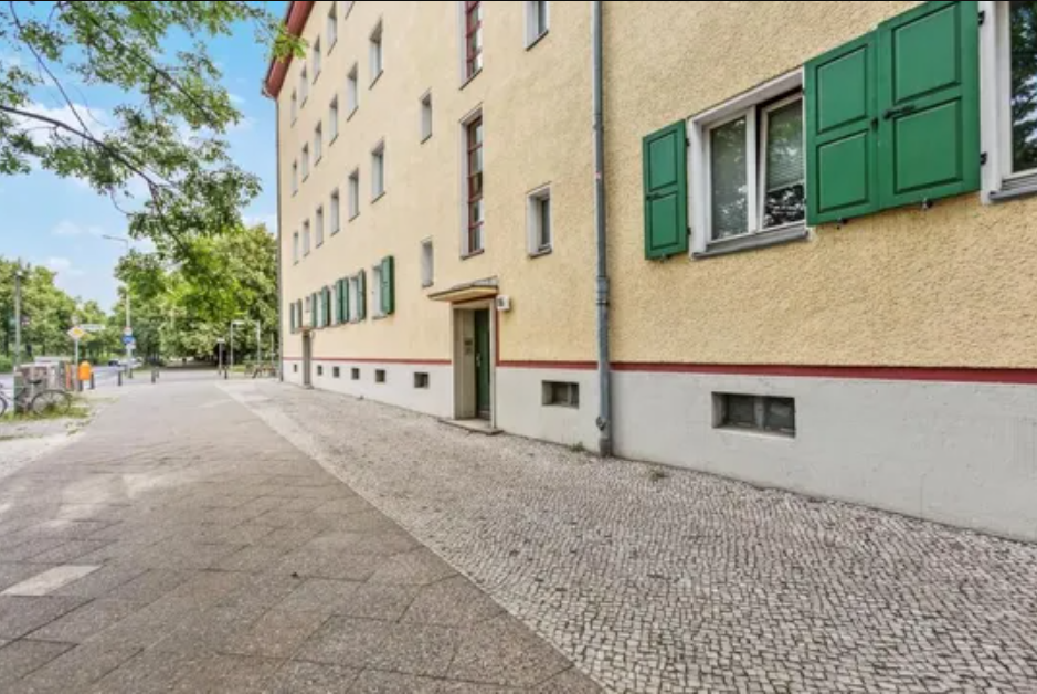 Investment: 2-room mezzanine apartment in a prime location in Prenzlauer Berg in Berlin
