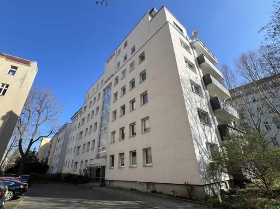 Solidly rented apartment near Prager Platz for investment in Berlin