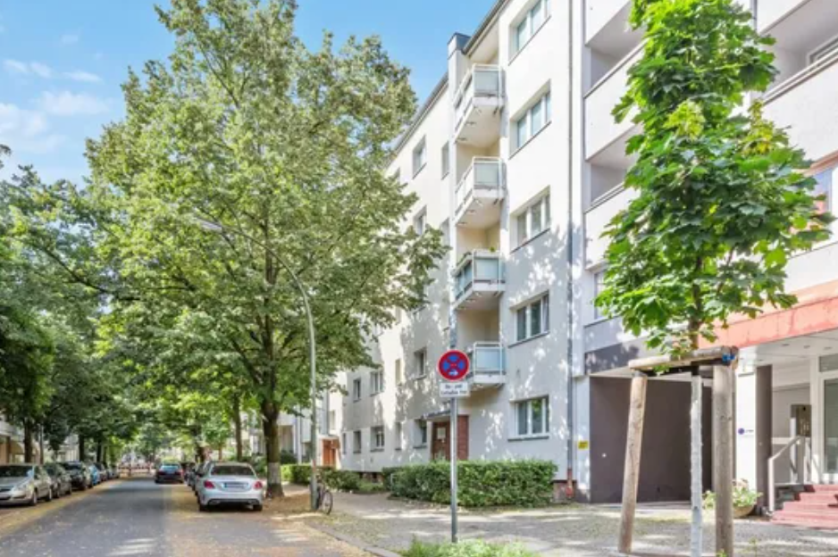 Solid investment - rented condominium in a quiet location in Berlin