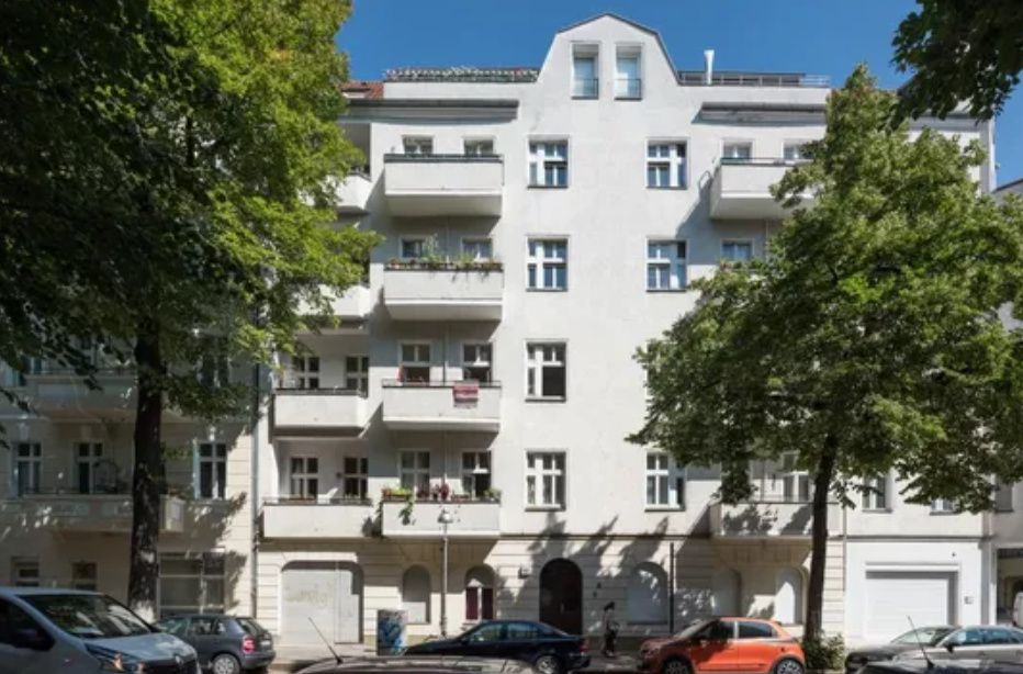 Become a homeowner: Rented 2-room apartment with balcony in Neukölln in Berlin