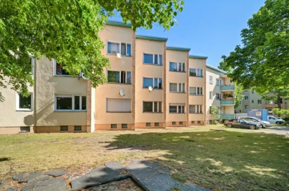 Charming 3-room apartment (rented) for investment in Berlin