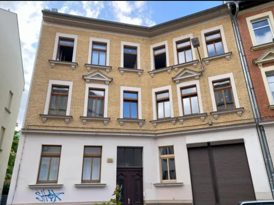 Residential and commercial building with 7 apartments and 1 retail unit - close to the Lindenauer Markt. in Leipzig