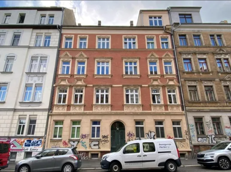 Apartment building near Karl-Heine-Kanal - 9 apartments + attic shell in Leipzig