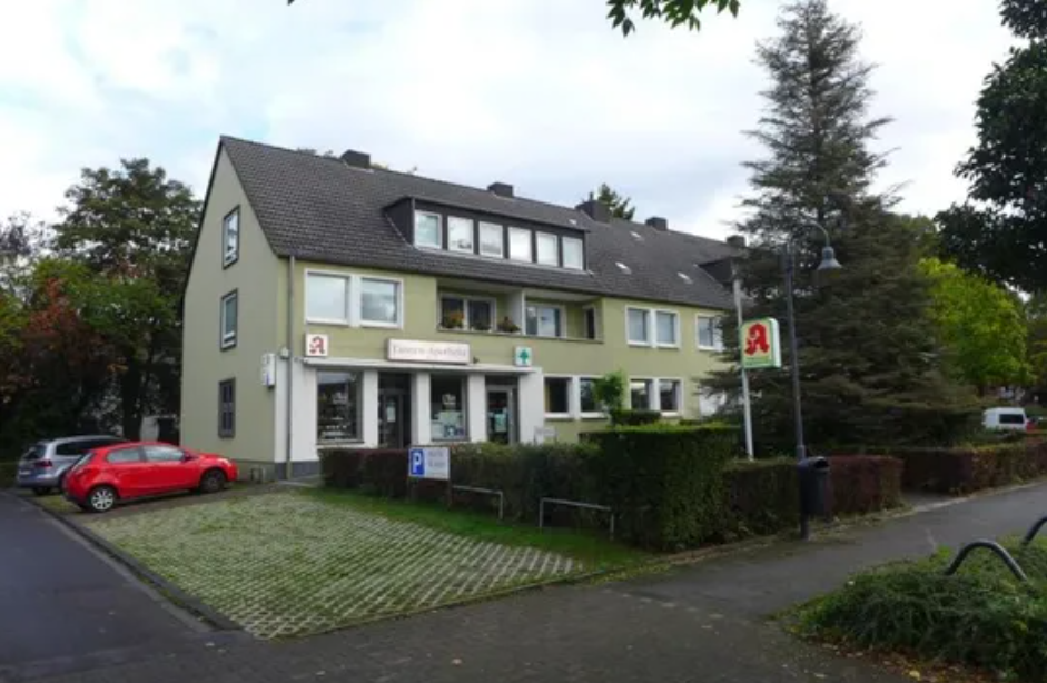 Bonn Alt-Tannenbusch. Renovated 2-room apartment on Paulusplatz in Bonn