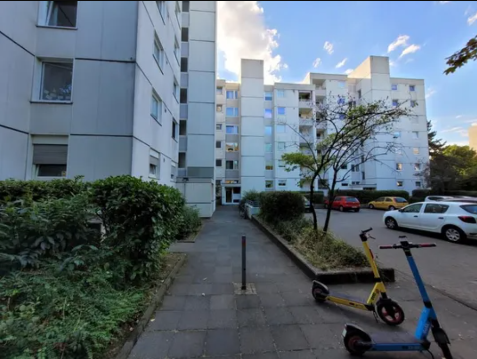 BN-Endenich. Rented investment property on the ground floor with 3 bedrooms, kitchen, and balcony – commission-free! in Bonn