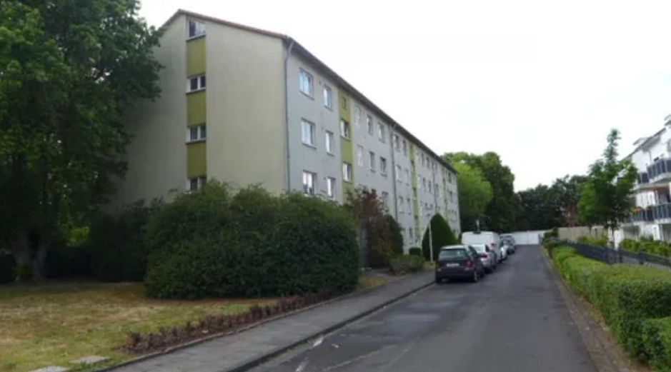 Bonn Alt-Tannenbusch. Rented 4-room apartment with balcony - commission-free! in Bonn