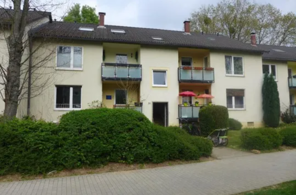 BN-Friesdorf. Rented 4-room apartment with balcony - commission-free in Bonn