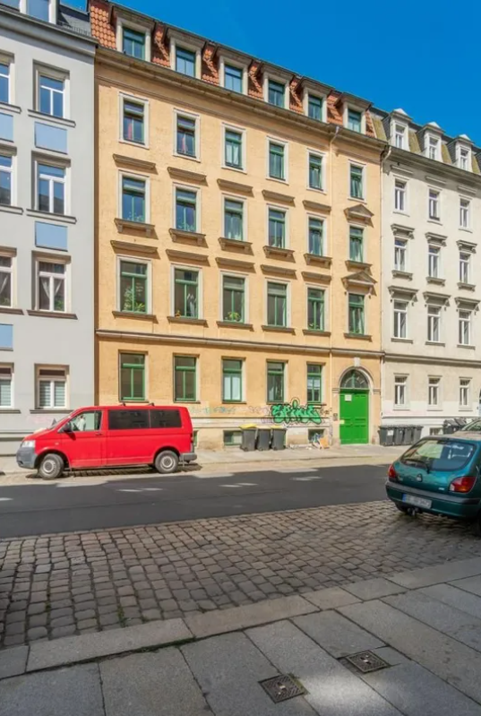 Apartment building in a central location and excellent infrastructure in Dresden 'Neustadt' in Dresden