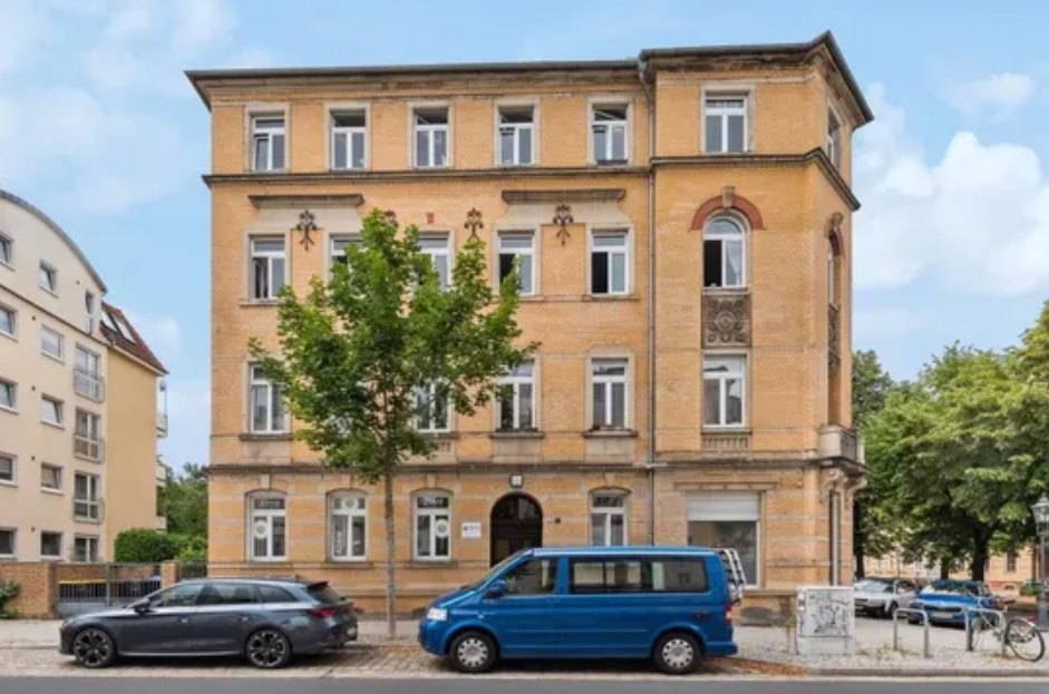 Attractive real estate package in Dresden-Löbtau – rented retail unit & attic blank at Bünaupla in Dresden