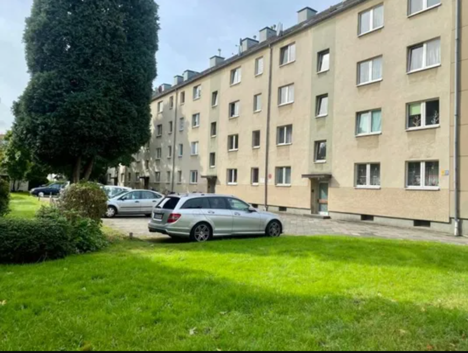 Rented investment property in D-Mörsenbroich! in Düsseldorf