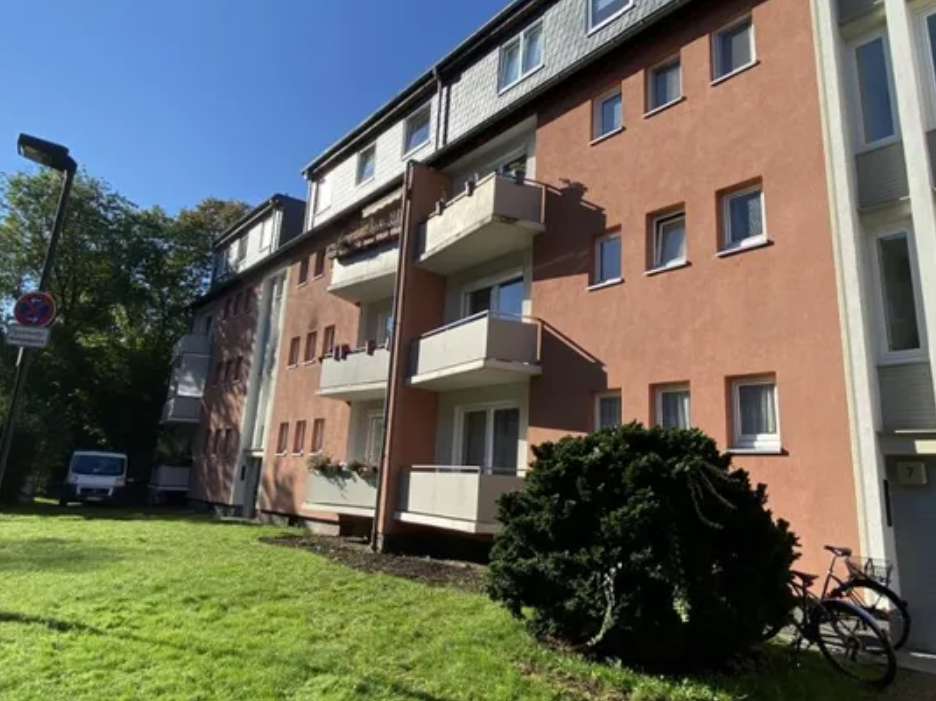 RENTED --- Bright 2-room condominium in Unterrath for investment - commission-free in Düsseldorf